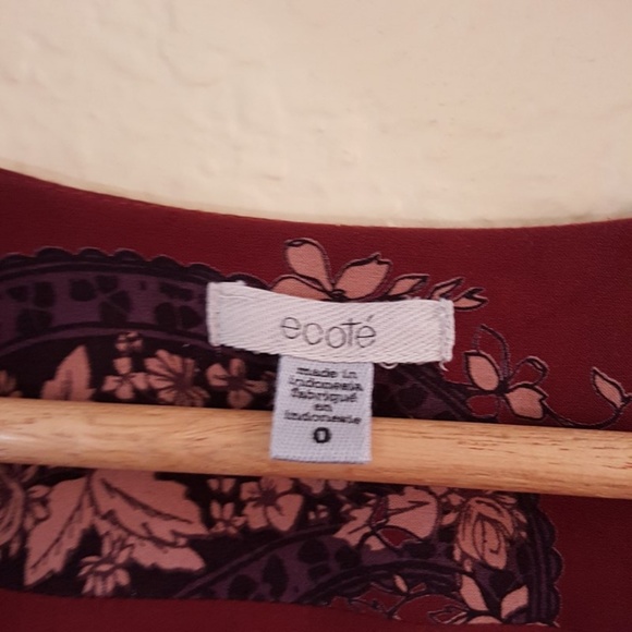 Ecote Charlotte Plunging V Floral Romper - Picture 4 of 5